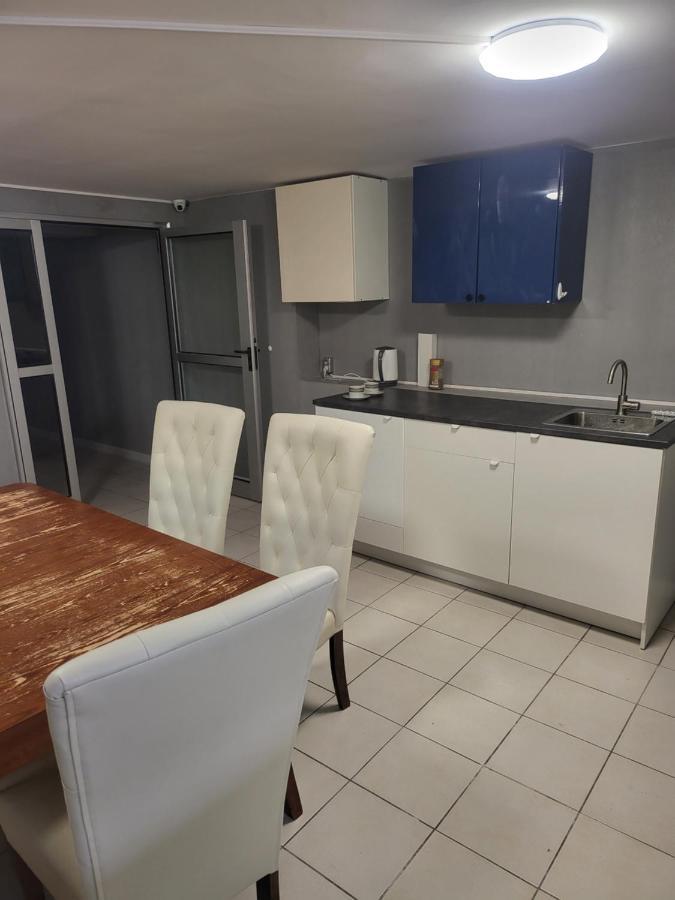 Rooms4Rest Wiertnicza - Private Rooms For Tourists - Atr Consulting Sp, Z O,O, Warschau Buitenkant foto